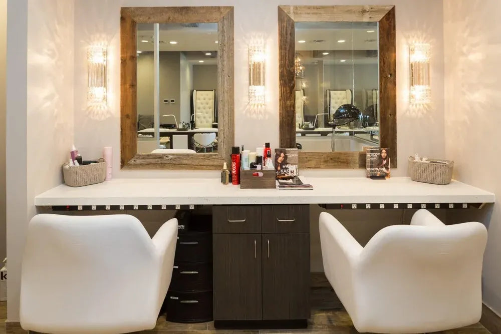 A bright Nail Garden beauty station